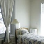 Creating_a_Comfortable_Guest_Room_(Image)