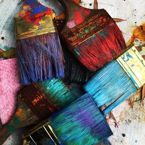 How_Can_Frames_Add_a_Pop_of_Color_to_Your_Home_(Image)