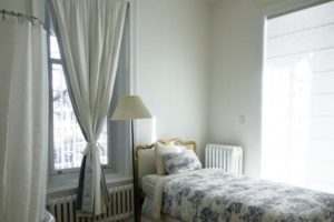 3_Ways_to_Use_Frames_in_Your_Bed_and_Breakfast_(Image)